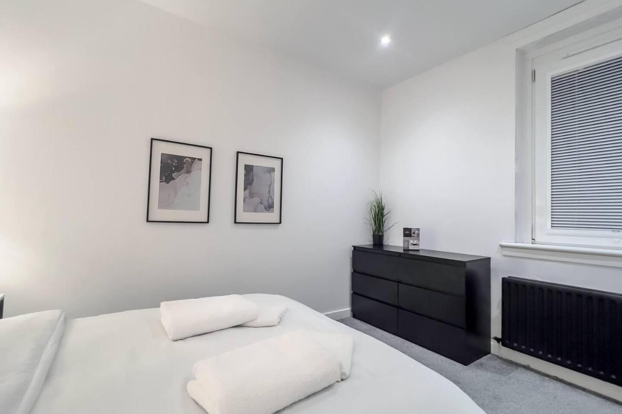 Stunning Luxury Apartment Near Motherwell Wishaw  Esterno foto